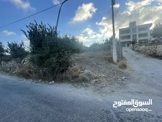  1 ارض للبيع بنص السعر و دقيقة عن خط ستين و 10 دقايق عن راس الجورة ، موقع ممتاز واصل كافة الخدمات