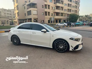  2 Mercedes Benz A35 AMG 2020