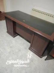 3 كنبايه مكتب + ثلاثه مكاتب للبيع