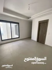  8 شقه فارغه للايجار في منطقه السابع لم تسكن الطابق الثالث مساحه 150 م