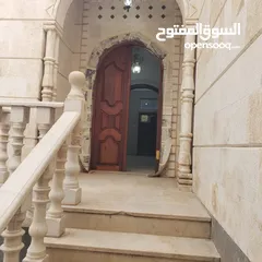  1 فله للايجار  دورين بيت بوس