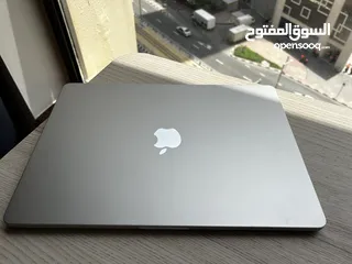  1 MacBook Air, M2, (8/ 256 GB) , 15”