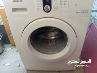  1 غساله اتوماتيك نوع سامسونج 7 كيلو فيها صدا خفيف على الجنب و قابل للتفاوض بشئ بسيط