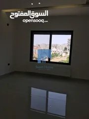  19 شقة أرضية فاخرة للبيع في الكرسي - خلف إدارة السير 165م مع ترس 30م تشطيب سوبر ديلوكس لم تسكن