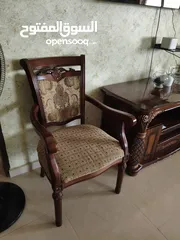  7 طقم كنب مع طاوله سفره للبيع
