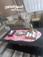  1 طاولات خشب عدد 3 وحده كبير واثنتين وسط
