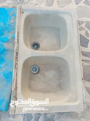  3 رخام مطبخ مع الخزائن   و مجلى عدد 2   و مغسلة بحاله جيده جدا    للبيع بسعر مغري