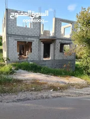  1 بيت عالعظم على قطعة ارض