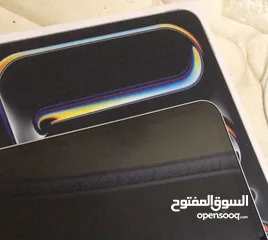  1 ايباد برو M4 مستخدم اقل من شهر.