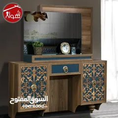  2 غرفة نوم ماستر .. تخت .. وتسريحة .. وخزانه .. كومودينات ثنتين