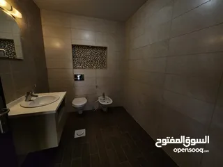  3 روف فارغ للإيجار في عبدون - ref : 14453