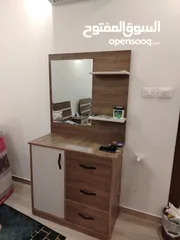  1 تسريحة لغرفة نوم
