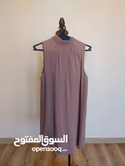  27 عدة فساتين جديدة و ماركات اسعارها من 10-12 دينار.