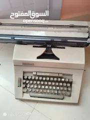  2 آلة كتابة مستعمله نظيفه