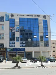  1 معرضين تجاريين (محلين) مع معرض ارضي تابع لهما مساحه 650 متر مربع   في اقوى شارع تجاري بمحافظه مادبا