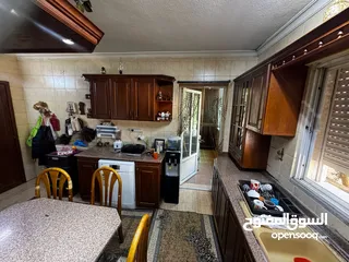  5 مطبخ خشب بلوط صولد بحاله جديده مساحة المطبخ 4×5 لون بني