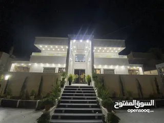  3 فيلا فخمة للبيع