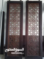  6 للبيع أغراض مطعم تراثى عمانى - كراسى و طاولات و ديكورات خشبية - أبواب زلاجية قابلة للطى