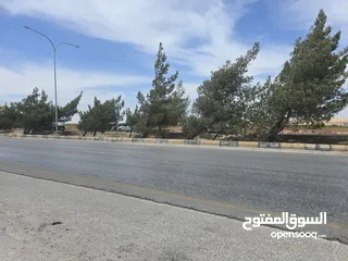  1 ارض تجاريه مميزه واجهه كبيره عشارع الحصن قرب شهوان