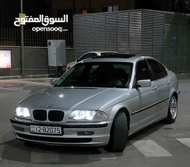  3 BMW 320i.  للبيع