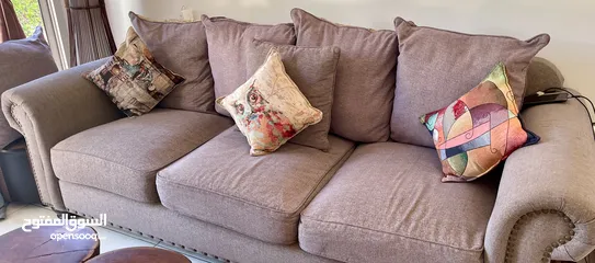  1 Stylish and Spacious Couch - Imported from Dubai!  !كنبة أنيقة وواسعة - مستوردة من دبي