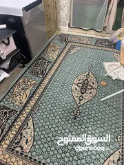  1 سجادة نظيفة مع طرابيزه نظيفة