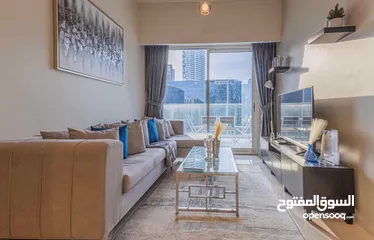  5 تملك غرفتين وصاله جاهزه للسكن علي القناه المائيه في أفضل المناطق طلبا في دبي