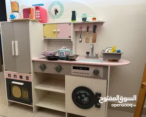  2 مطبخ اطفال خشبي مع لوازمه
