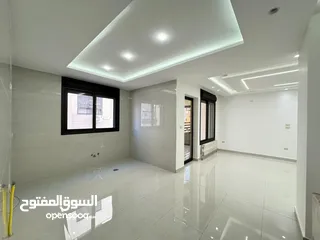  21 شقق أخير مع الروف للبيع مميزة جدآ في البنيات طريق المطار جامعة البترا مساحة 280 م2 من المالك مباشرة
