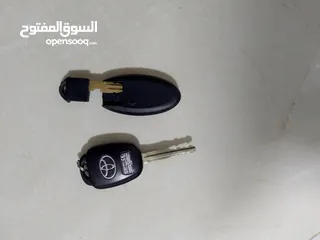  2 مفاتيح سيارات للبيع