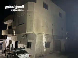  1 بيت للسكن للمهتمين وللمزيد من المعلومات التواصل منزل كامل ثلاثة طوابق مع ساحة ومع ارض جميلة
