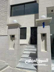  5 شقة ارضية للبيع في الجبيهة 150م2 + 140م2 ترسات خارجية (شقتين في الطابق) على 3 شوارع من المالك