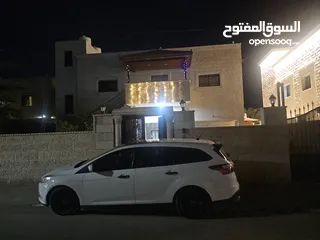  4 بيت حجر  طابقين مستقل للبيع في أريحا-حي كتف الواد ع مساحة 460 متر للأرض