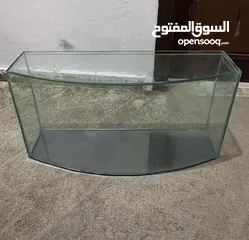  7 خزانة كبيرة وطاولة ومراية وحوض سمك مع عدته كاملة