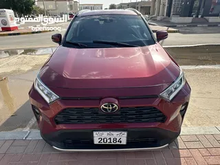  1 Toyota Rav 4 XLE 2021
