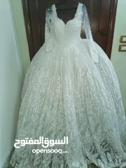  2 فساتين زفاف وخطبة... بدلات زفاف وخطبة وطرحات عروس وتوربان عروس