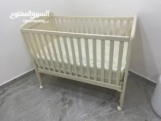  1 تخت بيبي امريكي