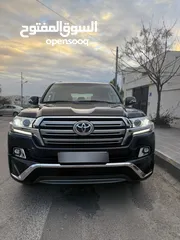  2 Toyota Land Cruiser VXR V8 Black Edition 2017