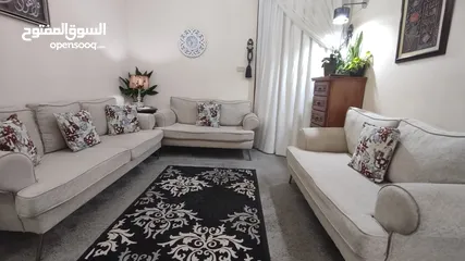  2 كنب مستعمل بحالة ممتازة موديل امريكي 7 مقاعد
