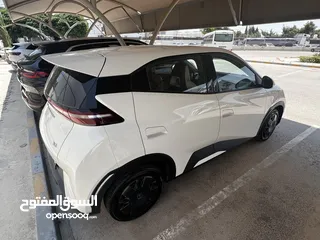  4 بي واي دي سيجل لون بيج موديل 2023 بحال الوكالة ممشى قليل 305 كيلو بالشحنة