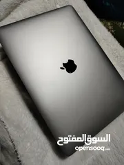  1 للبيع – MacBook Pro 2020 (13 إنش)  حالة ممتازة زي الجديد بالظبط (مفيهوش خدوش).  كسر زيرو