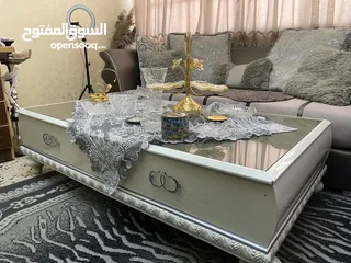  4 طقم كنب فاخر مستعمل + طاولة وسط + طاولتين جانبيتين + سجاد + برادي للبيع