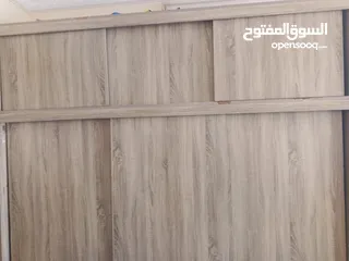  1 خزانة للبيع