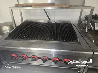  8 عدة مطعم برغر وبيتزا كاملا للبيع بسبب الاغلاق