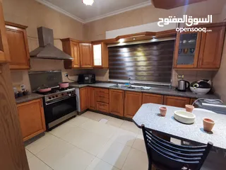  3 شقه مفروشه