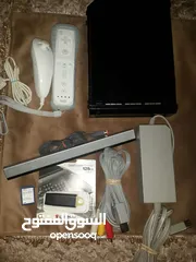  1 جهاز Nintendo Wii معدل عليه 54لعبة من العاب ال wii وعليه العاب اتاري قديمة وعليه عدد كبير من الالعاب