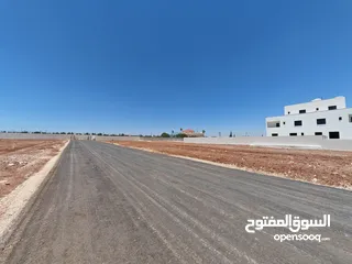  4 مشروع ريف كومباوند في ام العمد قرب طريق المطار جسر مادبا، قطع اراضي داخل التنظيم سكن ريفي منطقة فلل