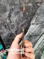  4 13 pro 256 وكالة ولا خدش شوف الصور بسعر حرق