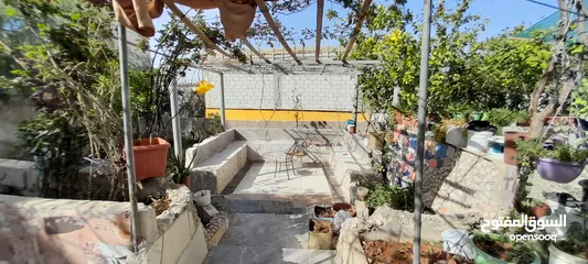  13 بيت مع ارض للبيع