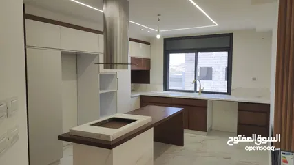 1 شقة جاهزة للسكن بالريحان مع مطبخ وديكورات وبناء حديث